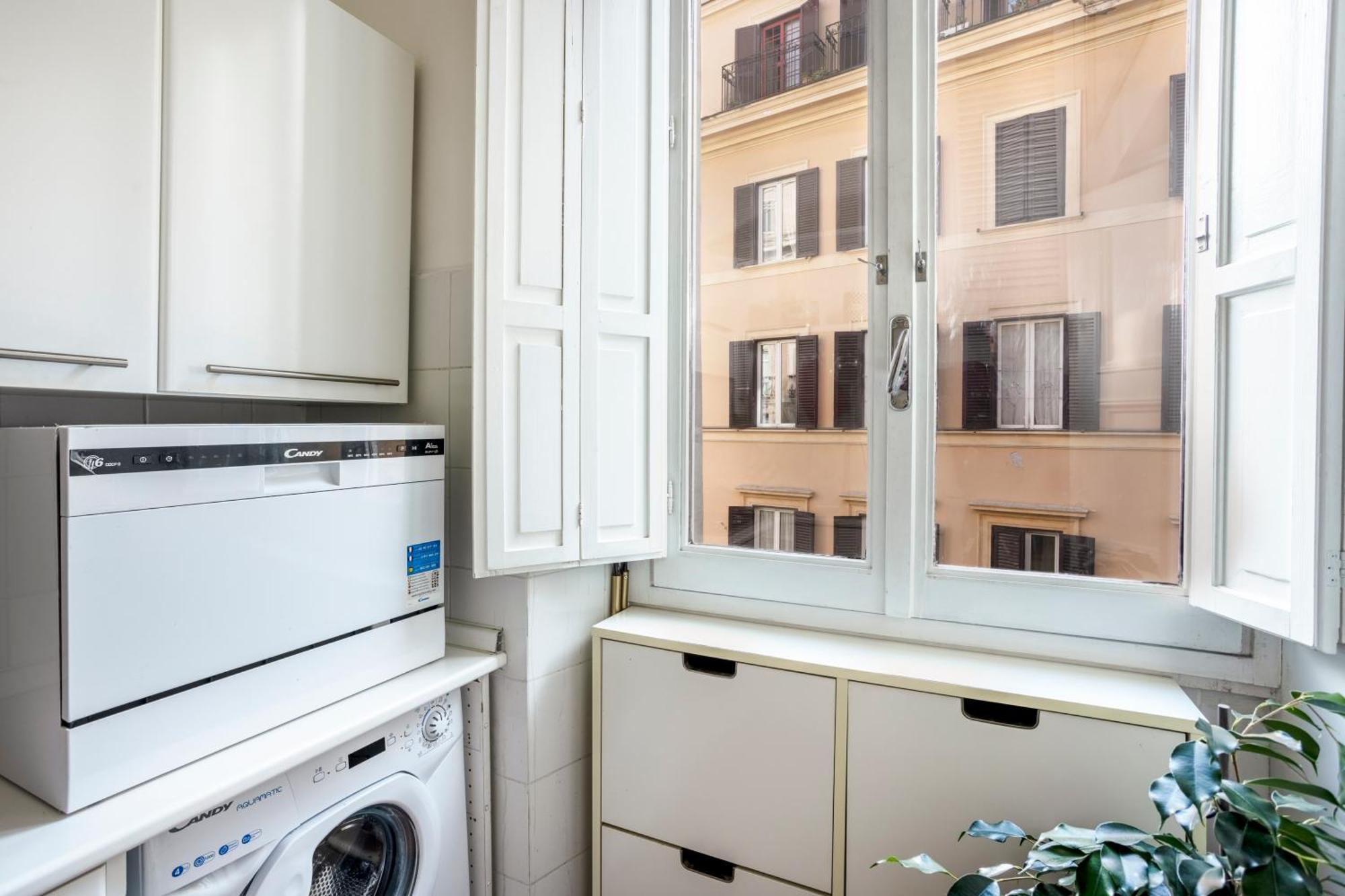 Your Nest With Wooden Ceilings In Monti * Rome